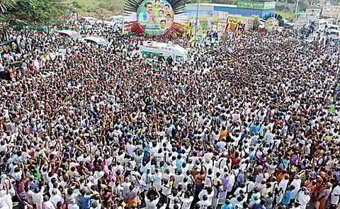 திருப்பூர் மாவட்டம் அவிநாசியில் நேற்று நடந்த தேர்தல் பிரச்சாரக் கூட்டத்தில் பேசிய முதல்வர் பழனிசாமி.