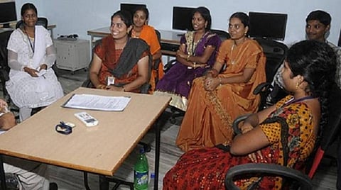 ‘யுஜிசி தகுதி பெற்ற எங்களையும் பணிவரன்முறைக்கான நேர்காணலுக்கு அழையுங்கள்’: மதுரையில் கவுரவ விரிவுரையாளர்கள் வலியுறுத்தல்