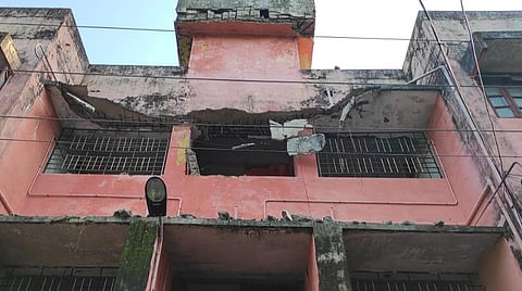 பராமரிப்பின்றி கிடக்கும் அரசு குடியிருப்புகள்