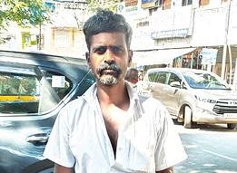 திருப்பத்தூர் ஆட்சியர் அலுவலகத்தில் தீக்குளிக்க முயன்ற விவசாயி சிவக்குமார்.