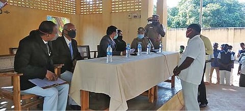 கடலூர் மத்திய சிறையில் தமிழ்நாடு மாநில சட்டப் பணிகள் ஆணைக் குழுவின் உறுப்பினர் செயலர் ராஜசேகர் ஆய்வு மேற்கொண்டார். கைதிகளிடம் அவர்களின் நிலைமையை கேட்டறிந்தார்.