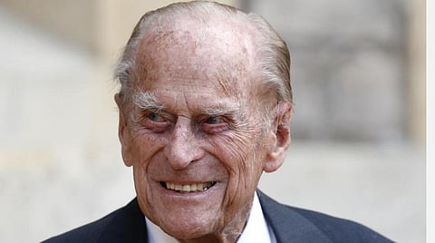 இங்கிலாந்து இளவரசர் பிலிப் உடல்நலக் குறைவால் மருத்துவமனையில் அனுமதி