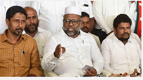 கோவையில் செய்தியாளர்களுக்குப் பேட்டியளித்த தெஹலான் பாகவி | படம்: ஜெ.மனோகரன்.