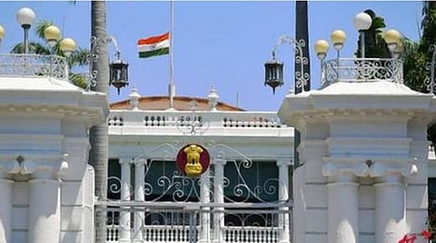 எதிர்க்கட்சி வரிசையில் நியமன எம்எல்ஏக்களுக்கு இருக்கைகள்: புதுவை அதிமுக எம்எல்ஏக்களுடன் சென்னையில் ஆலோசனை