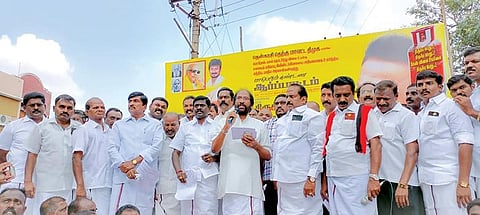 பெட்ரோல் விலை உயர்வை கண்டித்து திமுக ஆர்ப்பாட்டம்