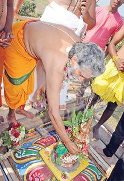 கும்பத்துக்கு நடந்த சிறப்பு பூஜை.