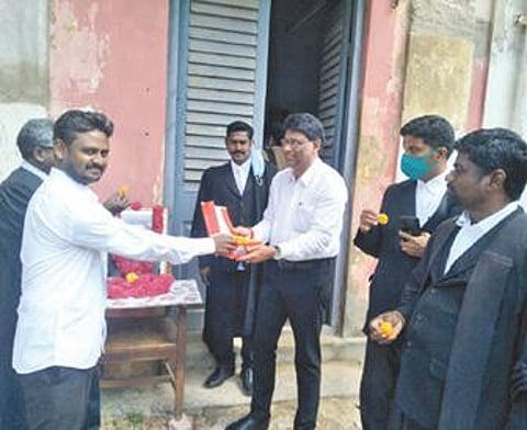 கீழ்குமாரமங்கலம் ஊராட்சியில் ஜெயலலிதா பிறந்தநாள் விழாவையொட்டி கடலூர் மாவட்ட அதிமுக துணைச்செயலாளரும், கடலூர் ஒன்றியக்குழு தலைவருமான தெய்வபக்கிரி தலைமையில் அன்னதானம் வழங்கப்பட்டது.