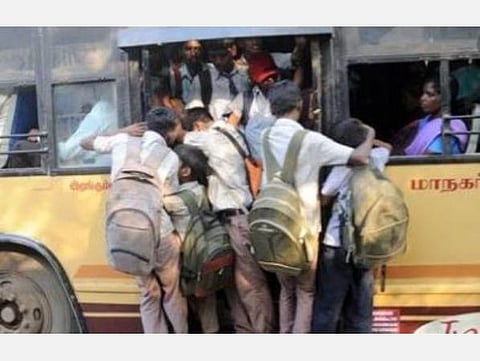 9,10,11-ம் வகுப்பு ஆல் பாஸ்: பள்ளிக்கு அனுப்பலாமா? வேண்டாமா?- குழப்பத்தில் பெற்றோர்