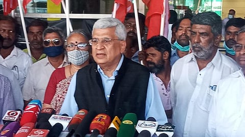 செய்தியாளர்களை சந்தித்த பிரகாஷ் காரத்.