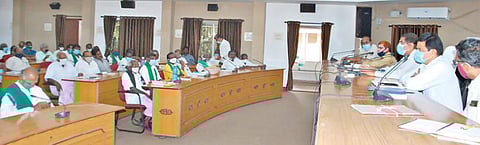 நாமக்கல் மாவட்ட ஆட்சியர் அலுவலகத்தில் ஆட்சியர் கா.மெகராஜ் தலைமையில் வேளாண் குறைதீர் கூட்டம் நேற்று நடந்தது.