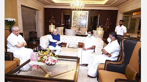 எண்ணிக்கை முக்கியமல்ல; கேட்கும் தொகுதியை ஒதுக்குங்கள்: ஓபிஎஸ்-இபிஎஸ்ஸிடம் அமித் ஷா வலியுறுத்தல்? - நள்ளிரவு வரை நீடித்த பேச்சுவார்த்தை