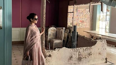 நடிகை கங்கனா ரனாவத்துக்கு மும்பை நீதிமன்றம் பிடிவாரண்ட் பிறப்பித்து உத்தரவு