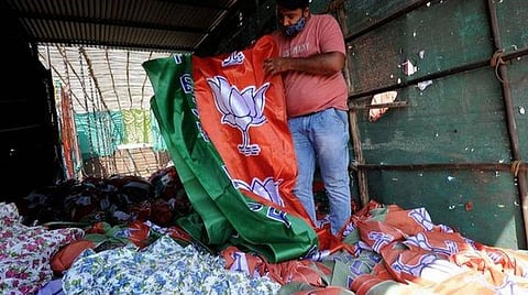 குஜராத் தேர்தல்: மாநகராட்சியை தொடர்ந்து நகராட்சி, பஞ்சாயத்துகளிலும் பாஜக அபாரம்