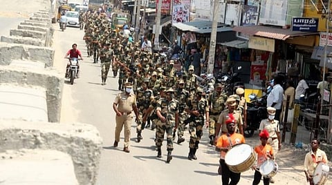 சட்டப்பேரவைத் தேர்தலை முன்னிட்டு நெல்லையில் துணை ராணுவப்படையினரின் கொடி அணிவகுப்பு