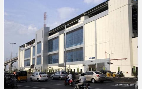 ஆலந்தூர் மெட்ரோ ரயில் நிலையம்.