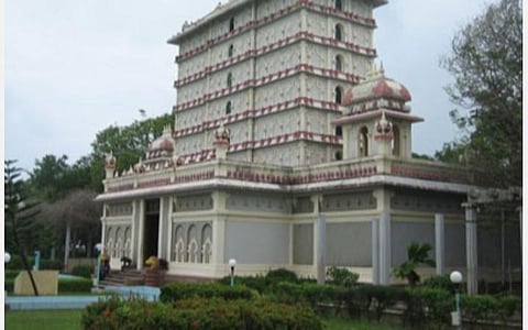 பூம்புகார் சிலப்பதிகார கலைக்கூடம்.