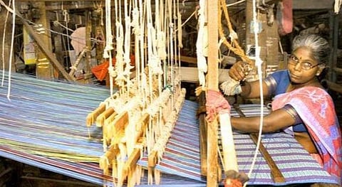 ஆற்காடு தொகுதியில் முக்கிய பங்கு வகிக்கம் நெசவுத் தொழில்.