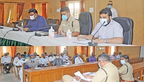 கடலூரில் மாவட்ட தேர்தல் அலுவலர் சந்திரசேகர் சாகமூரி தலைமையில் வணிகர் கள் பின்பற்ற வேண்டிய தேர்தல் விதிகள் குறித்து ஆய்வுக் கூட்டம் நடைபெற்றது.