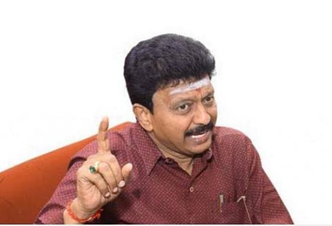 சசிகலா தப்பித்து விட்டார்; அரசியல் விலகலுக்கு தினகரன்தான் காரணம்: திவாகரன் பேட்டி