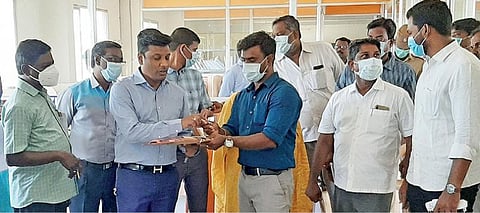 கள்ளக்குறிச்சி ஏ.கே.டி.நினைவு கல்லூரியில் அமைக்கப்படவுள்ள வாக்கு எண்ணும் மையத்தை ஆய்வு செய்யும் தேர்தல் அலுவலர் கிரண்குராலா.