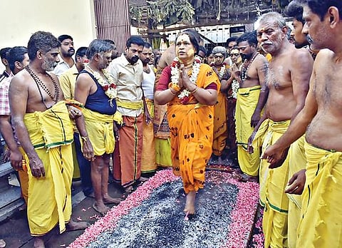 ஈரோடு ஓங்காளியம்மன் கோயிலில் பொங்கல், குண்டம் திருவிழா :