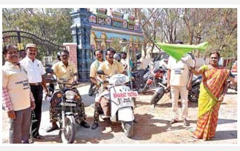 தேசிய அளவில் நதிகளை இணைக்க வலியுறுத்தி முன்னாள் ராணுவ வீரர்கள் 15 ஆயிரம் கி.மீ. பயணம்: கிருஷ்ணகிரியில் இருசக்கர வாகனத்தில் தொடக்கம்