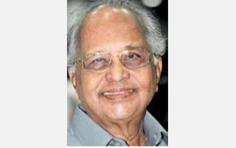 ‘தினமலர்’ முன்னாள் ஆசிரியர் இரா.கிருஷ்ணமூர்த்தி உடல் தகனம்: அமைச்சர்கள், தலைவர்கள், பத்திரிகையாளர்கள் திரண்டு இறுதி அஞ்சலி