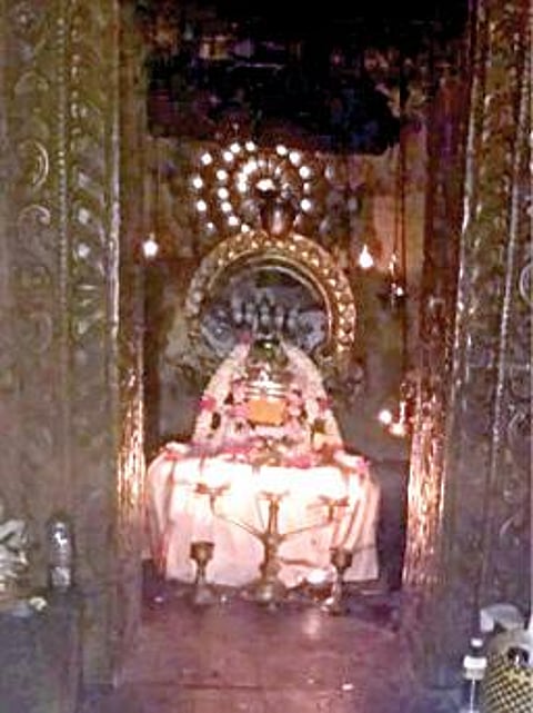 அவிநாசிலிங்கேஸ்வரர் மீது நேற்று சூரிய ஒளி விழுந்த அபூர்வ நிகழ்வு.