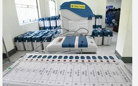 1982-ம் ஆண்டிலேயே இந்தியாவில் அறிமுகமான 'இவிஎம் இயந்திரம்': தேர்தலில் வென்ற சிபிஐ; வழக்குப் போட்டு வாக்குச்சீட்டில் வென்ற காங்.