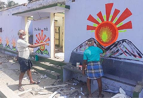 வேட்பாளர்கள் அறிவிப்புக்கு முன்னரே களம் இறங்கிய திண்டுக்கல் மாவட்ட திமுகவினர்: சின்னம் வரைந்து பிரச்சாரத்தை தொடங்கினர்