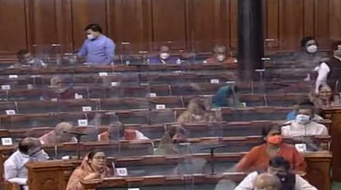 நாடாளுமன்றம் முடங்கியது; இரு அவைகளும் 2 மணி வரை ஒத்திவைப்பு: எதிர்க்கட்சிகள் கடும் அமளி