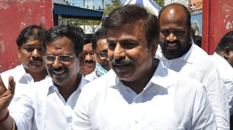 செய்தியாளர்களிடம் பேசிய எல்.கே.சுதீஷ்.