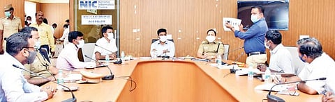 தேர்தல் நேரத்தில் மது விற்பனையை ஒழுங்குபடுத்துவது தொடர்பாக கள்ளக்குறிச்சி ஆட்சியர் அலுவலகத்தில் மாவட்ட தேர்தல் அலுவலர் கிரண் குராலா தலைமையில் ஆலோசனைக் கூட்டம் நடைபெற்றது.