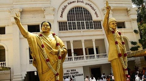 மாவட்டச் செயலாளர்கள் சென்னையை விட்டு வெளியேற வேண்டாம்: அதிமுக தலைமை உத்தரவு