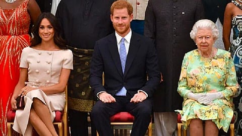 ஒட்டுமொத்த குடும்பமும் வருந்துகிறது: மேகனின் நிறவெறி புகாரைத் தொடர்ந்து இங்கிலாந்து ராணி அறிக்கை