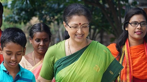 எதிர்பார்த்த ராஜபாளையம்: ஏமாற்றம் இருந்தாலும் வாக்காளர்களை மறக்காத கவுதமி