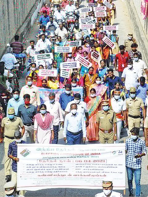 விழுப்புரம் நகராட்சி சார்பாக தேர்தல் விழிப்புணர்வு பேரணி நடைபெற்றது.