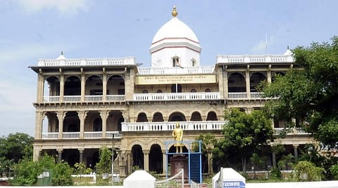 படவிளக்கம்: புதுக்கோட்டை ஆட்சியர் அலுவலகம்.