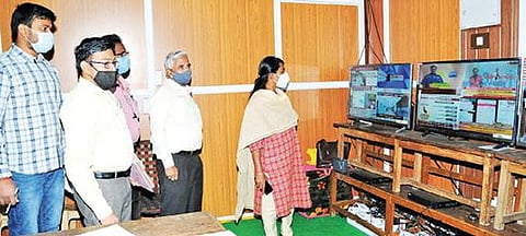 அனைவரும் வாக்களிக்க வலியுறுத்தி - இருசக்கர வாகன விழிப்புணர்வு பேரணி :