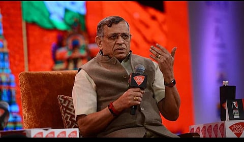 ரஜினிக்கு ஒருபுறம் நிம்மதி, மறுபுறம் வருத்தம்; அதிமுகவை சசிகலாவால் வழிநடத்தி இருக்க முடியாது: குருமூர்த்தி பேச்சு