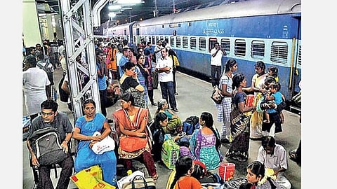 ரயில்கள் மற்றும் ரயில் நிலையங்களில் உள்ள சேவைக் குறைபாடுகள்: உயர் நீதிமன்றம் அதிருப்தி