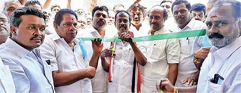 ஆரணியில் அதிமுக தேர்தல் அலுவலகத்தை திறந்துவைத்த அமைச்சர் சேவூர் எஸ்.ராமச்சந்திரன்.