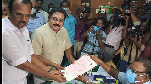 கோவில்பட்டி தொகுதியில் டி.டி.வி.தினகரன் வேட்புமனுத் தாக்கல்