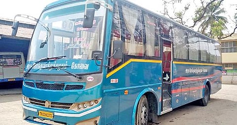 கோவையில் இருந்து சேலத்துக்கு இயக்கப்படும் குளிர்சாதனப் பேருந்து.