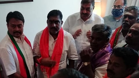 பாஜகவில் இணைந்த முன்னாள் சபாநாயகர் வி.எம்.சி.சிவக்குமார் மகன் வி.எம்.சி.எஸ்.மனோகரன்.