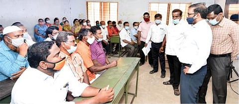 கிருஷ்ணகிரியில் நடந்த வாக்குச்சாவடி அலுவலர்களுக்கான முதல் நிலை பயிற்சி வகுப்பை, மாவட்ட தேர்தல் அலுவலரும், ஆட்சியருமான ஜெயசந்திர பானுரெட்டி ஆய்வு செய்தார்.