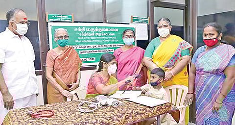 ஈரோடு சக்திமசாலா நிறுவனத்தின் ஒரு அங்கமான சக்திதேவி அறக்கட்டளையின் சக்தி மருத்துவமனையில் நடந்த சிறப்பு மருத்துவ முகாமில், அறக்கட்டளை அறங்காவலர்கள் பி.சி.துரைசாமி மற்றும் சாந்தி துரைசாமி ஆகியோர் பங்கேற்றனர்.