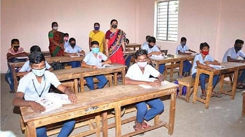 கரோனா பரவல் அதிகரிப்பு: புதுவையில் பள்ளிகளை தற்காலிகமாக மூட ஆளுநருக்கு சுகாதாரத்துறை பரிந்துரை