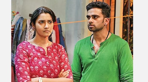 இயக்குநரின் குரல்: ஆண்கள் விடுதியில் மாட்டிக்கொண்ட ப்ரியா பவானி சங்கர்!