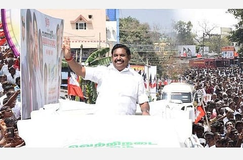 பொதுக் கூட்டத்தில் புகுந்த பசுமாடு: அடிக்காதீங்கப்பா; போய்விடும்; பாதுகாத்து அனுப்பிய முதல்வர்